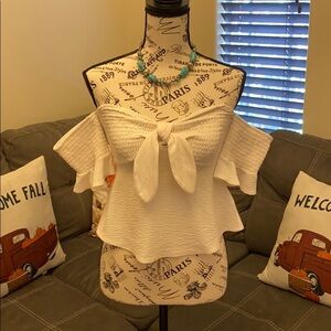 This is an Express off the shoulder top XS 💕